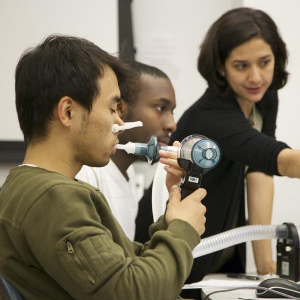 Rice bioengineer Renata Ramos with undergraduate students.